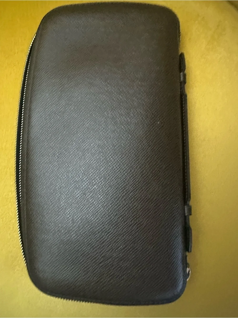 Louis Vuitton Taiga Brown Zip Around Travel Wallet - Authentic - Picture 4 of 9